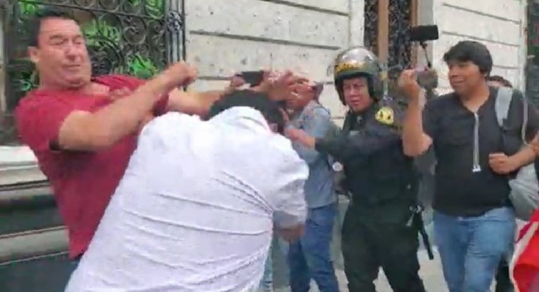 Congresista peruano se enfrentó a golpes con un manifestante en Arequipa (Video)