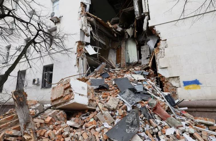 Al menos dos muertos dejó bombardeo ruso en zonas residenciales de Jersón