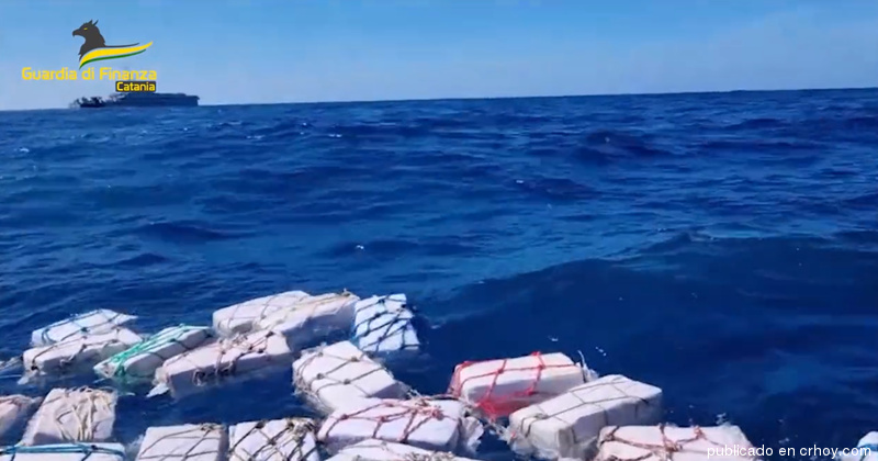 Descubren dos toneladas de cocaína valoradas en más de 400 millones de dólares flotando en el Mediterráneo