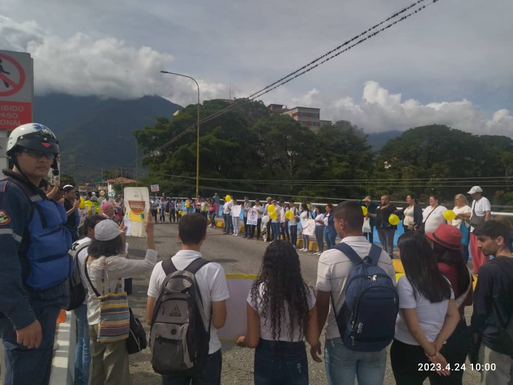 Ante aumento de suicidios, merideños realizaron una actividad de calle para concientizar a la gente