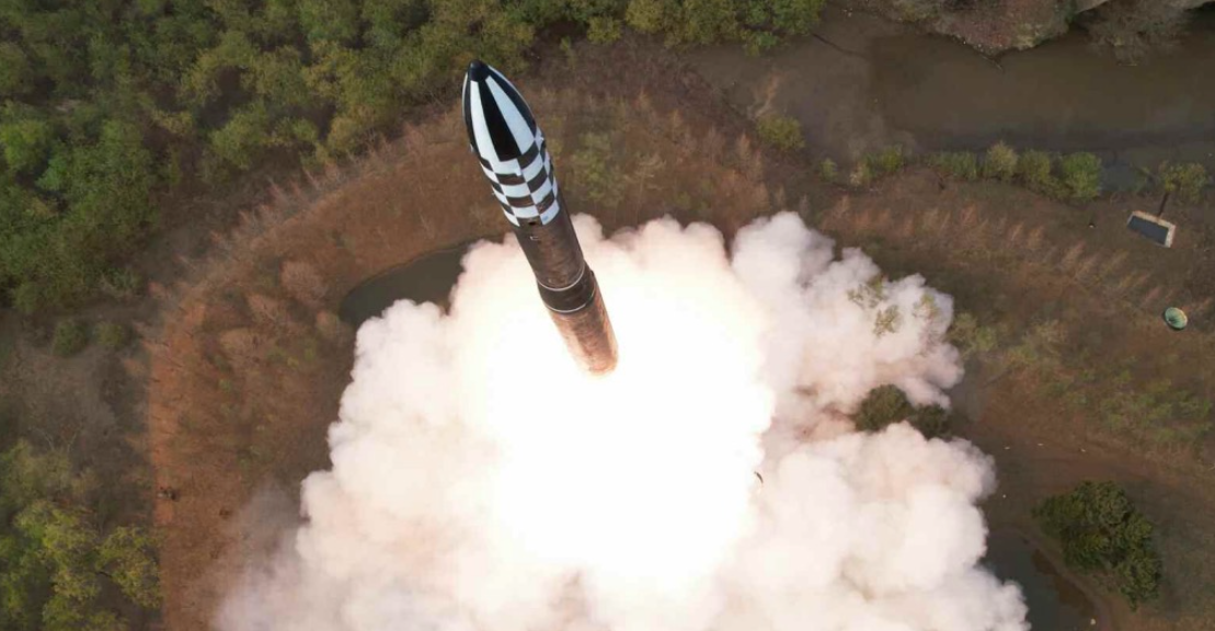Kim Jong Un confirmó lanzamiento de misil balístico de combustible sólido (Fotos)