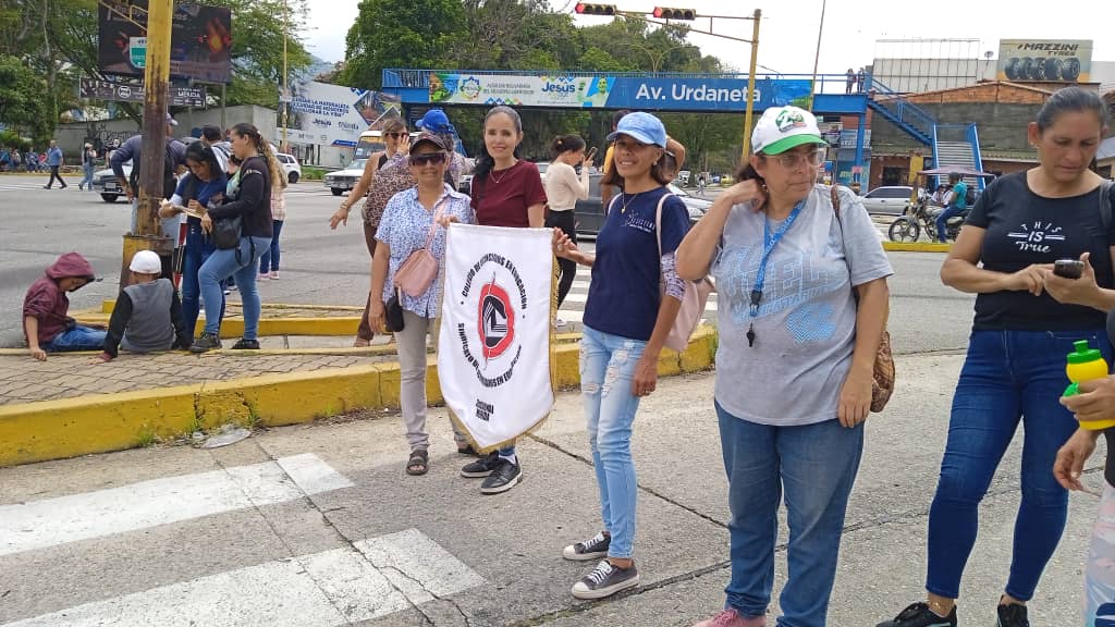 Docentes merideños hicieron un “grafitazo” para exigir salarios justos