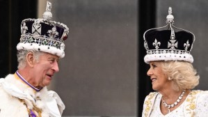 La impresionante procesión militar que acompañó a los reyes Carlos III y Camila en la coronación (Fotos)