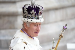 La familia real británica censuró partes de la coronación del rey Carlos III