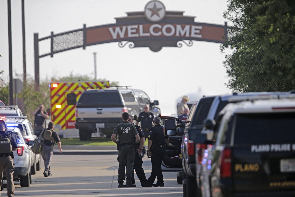 Imágenes aterradoras: momento en que atacante se baja de su carro y abre fuego a mansalva contra civiles en Texas