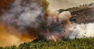 Decenas de incendios forestales amenazan a varias comunidades indígenas del oeste de Canadá