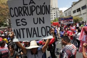 Los pro y contras de la ley chavista que “recuperará” los bienes de la corrupción
