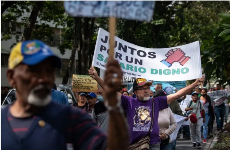 Maduro Asks Venezuela to ‘Resist’ as He Skips Minimum Wage Hike