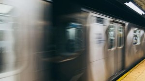 Pelea dentro del metro en Manhattan dejó un hombre muerto