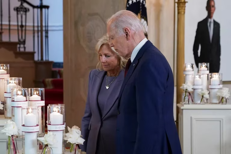 A un año de la masacre de Uvalde, Biden asegura que escuelas de EEUU se han convertido en “campos de matanzas”