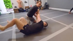 Mark Zuckerberg en acción: El VIDEO del multimillonario entrenando jiu-jitsu para su pelea con Elon Musk