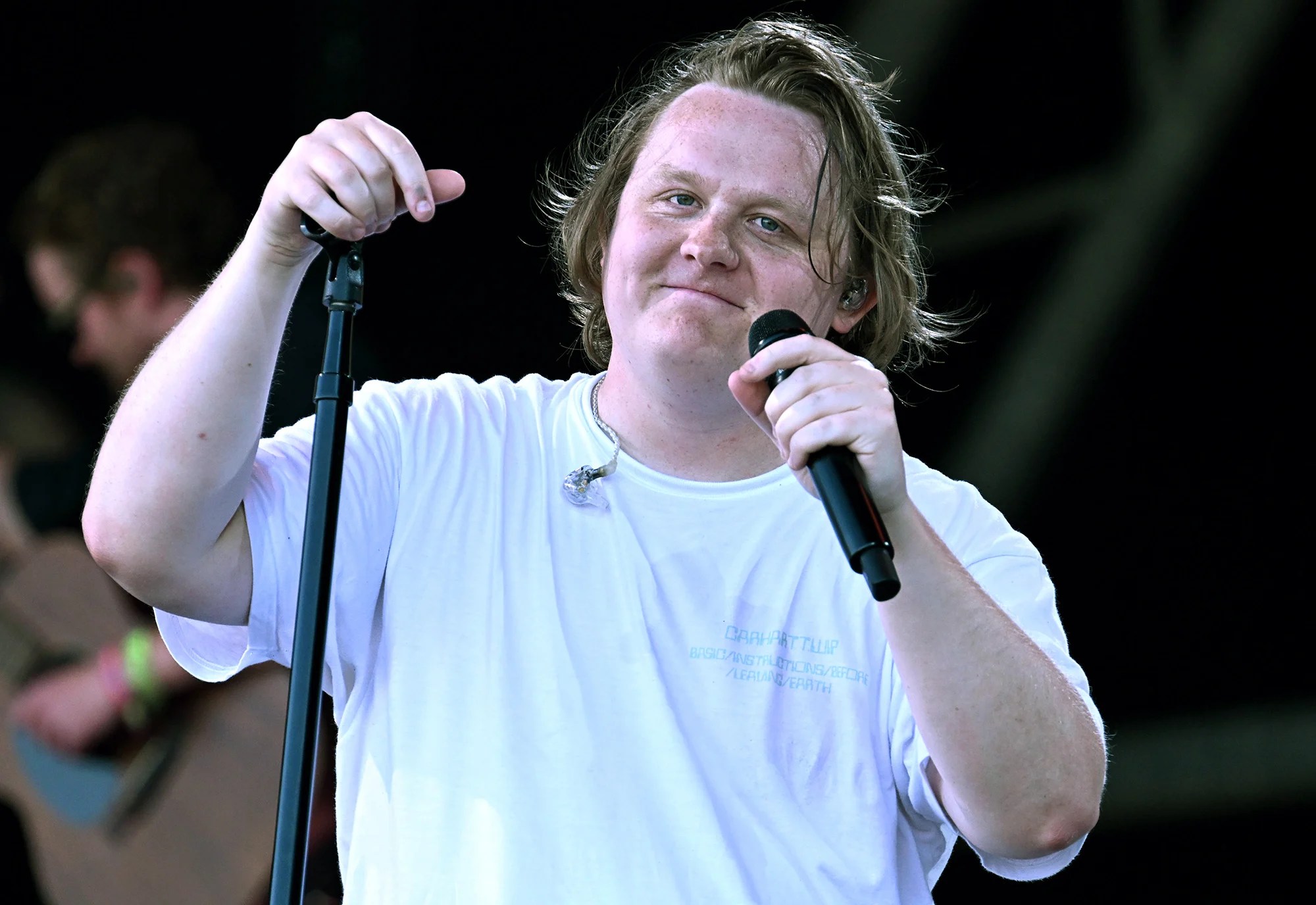 El cantante Lewis Capaldi suspende “por ahora” las giras por sus problemas con el síndrome de Tourette