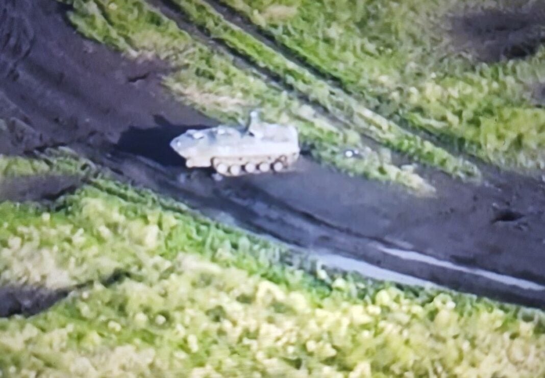 Duro golpe a Putin: Tropas ucranianas hacen estallar vehículos blindados de soldados de élite rusos