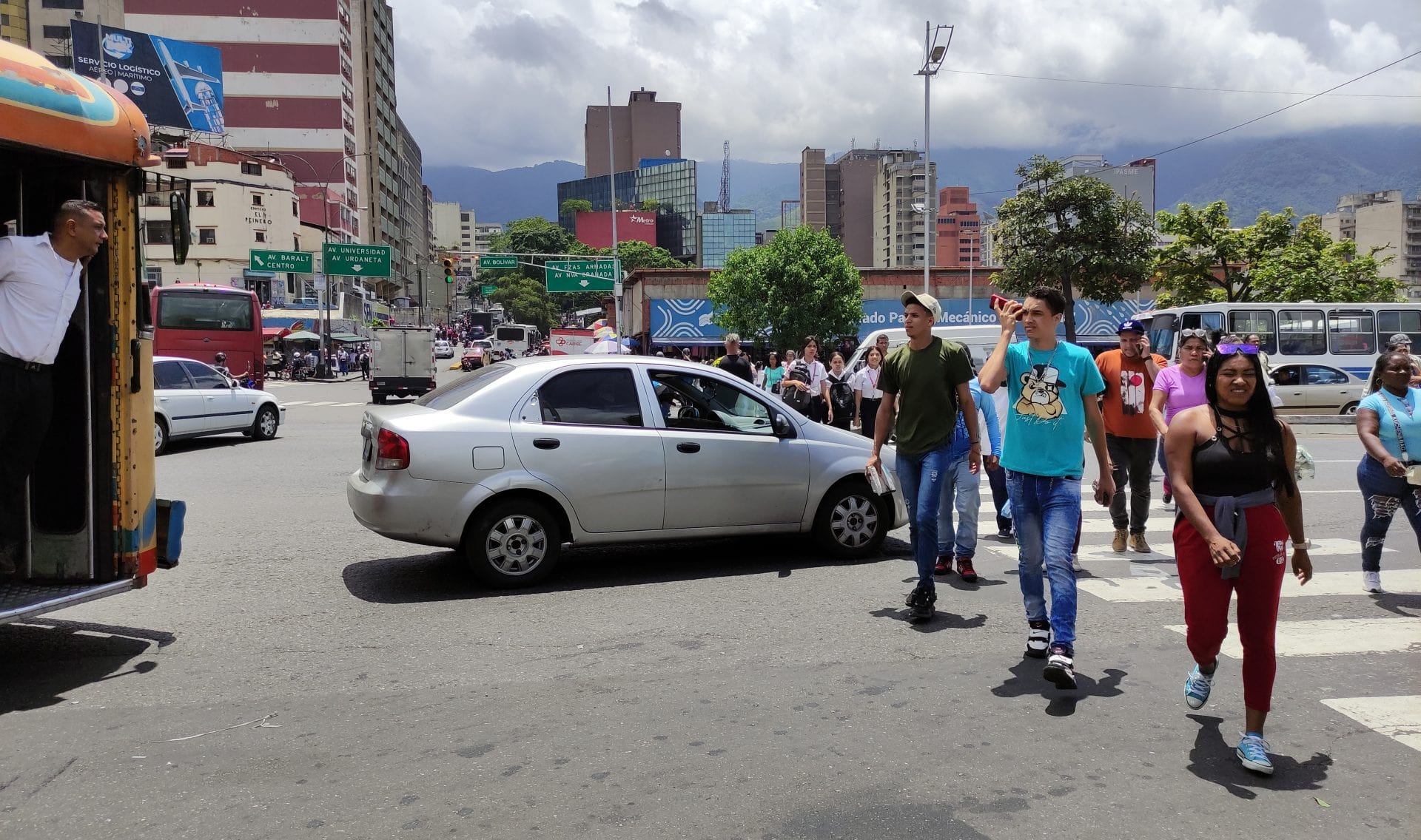 Ausencia de políticas públicas y desconocimiento de leyes mantienen el desorden en Caracas