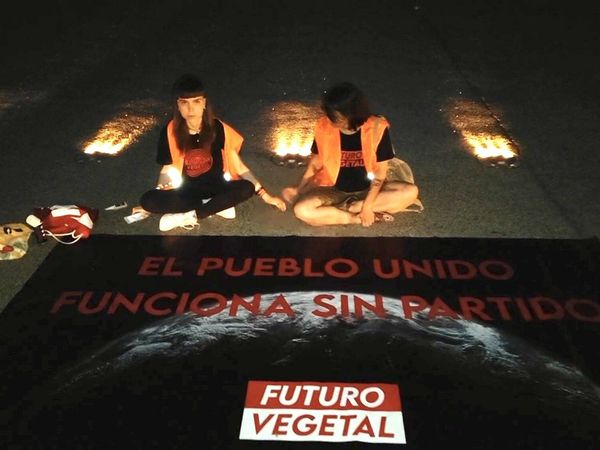 Cierran durante tres horas pista de Barajas por protesta de activistas contra el cambio climático