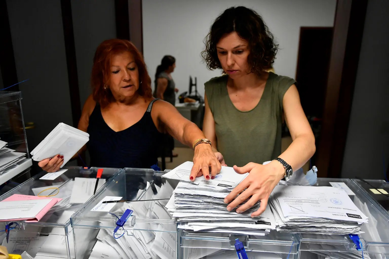 España, pendiente del voto en el extranjero que podría dar otro escaño a conservadores