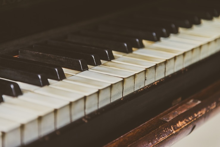 Aterrador VIDEO: Fue a cuidar la casa de su amigo y el piano se empezó a tocar solo