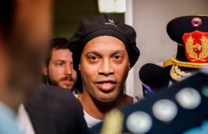 Nuevo escándalo con Ronaldinho: los detalles de la causa por estafas que podría devolverlo a prisión