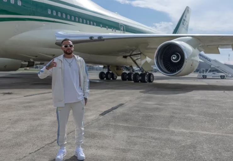 Neymar llegó a Arabia Saudita en el lujoso avión de la familia real (Video)