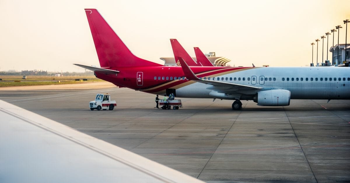 Cómo aplicar al puesto: Aerolíneas estadounidenses están contratando personal que hable español