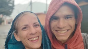 “Impresionante”: Dos latinos consiguieron un trabajo que les permite tener casa gratis en Nueva Zelanda (VIDEO)