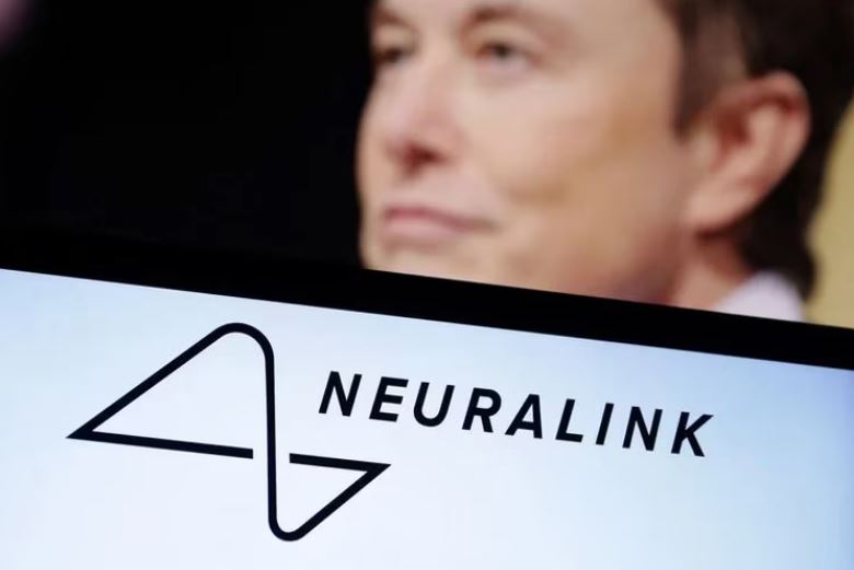 Elon Musk anunció que Neuralink retomará instalación de implantes cerebrales en humanos