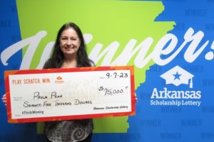Un dibujo le llamó la atención y compró billete de lotería por tres dólares: La mujer que ganó un dineral en Arkansas
