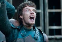 El radical cambio de look del actor que interpretó a “Theon Greyjoy” en Juego de Tronos (FOTOS)