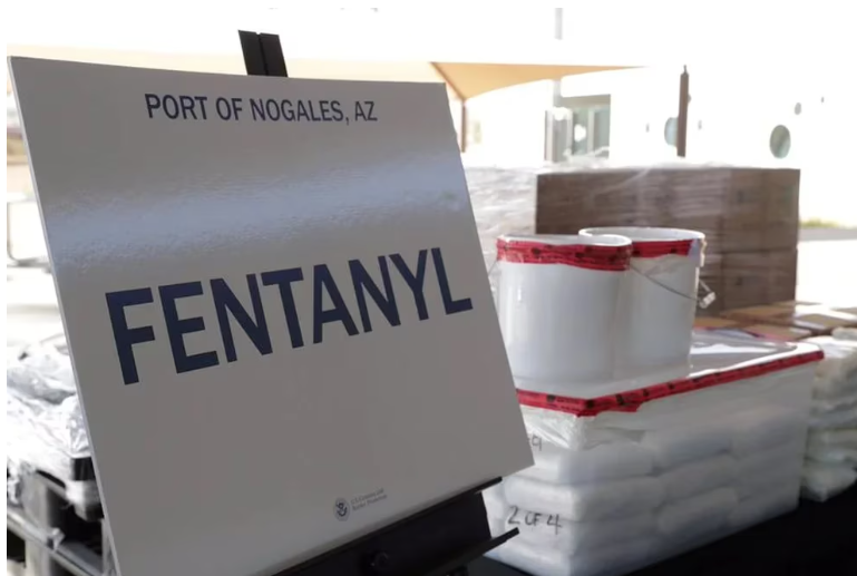 Condenan a un hombre en Florida a 21 años de cárcel por fabricar pastillas con fentanilo