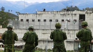 Más armas de fuego, balas y armas blancas fueron halladas al intervenir dos cárceles de Ecuador