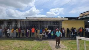 En Puerto Ordaz, San Félix y Tumeremo la afluencia de votantes ha sido masiva este #22Oct