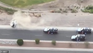 VIDEO: El momento dramático en el que el auto de un coyote se vuelca tras ser rastreado en la frontera de Texas