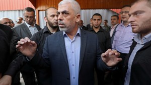 Quién es Yahya Sinwar, el dirigente de Hamás que Israel calificó de “muerto andante”