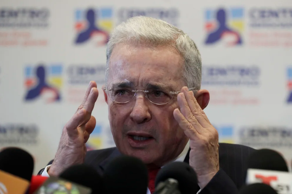 Expresidente Uribe acusó a Petro de instigar la guerra civil en Colombia