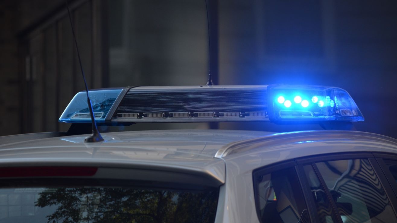 Terror en Minnesota: cinco agentes policiales fueron baleados por un hombre de 64 años