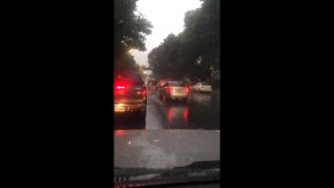 EN VIDEO: aguacero en Caracas genera retraso en la autopista Francisco Fajardo este #2Nov