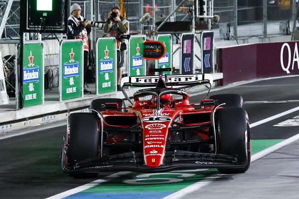 Charles Leclerc logró la pole en Las Vegas por delante de Sainz y Verstappen