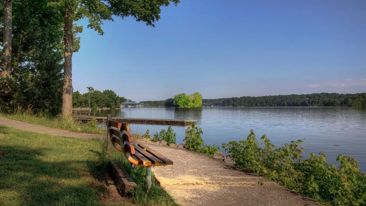 El abusador de niños más buscado por el FBI fue hallado envuelto en cadenas en el fondo de un lago de Kentucky