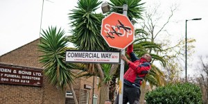 Detienen a un hombre por robar una obra de Banksy en un barrio de Londres