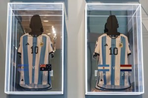 Subastaron seis camisetas que utilizó Lionel Messi en el Mundial de Qatar por una MILLONADA