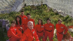 Aislados en Arizona: Cómo terminó el experimento en el que ocho personas simularon vivir en otro planeta por dos años