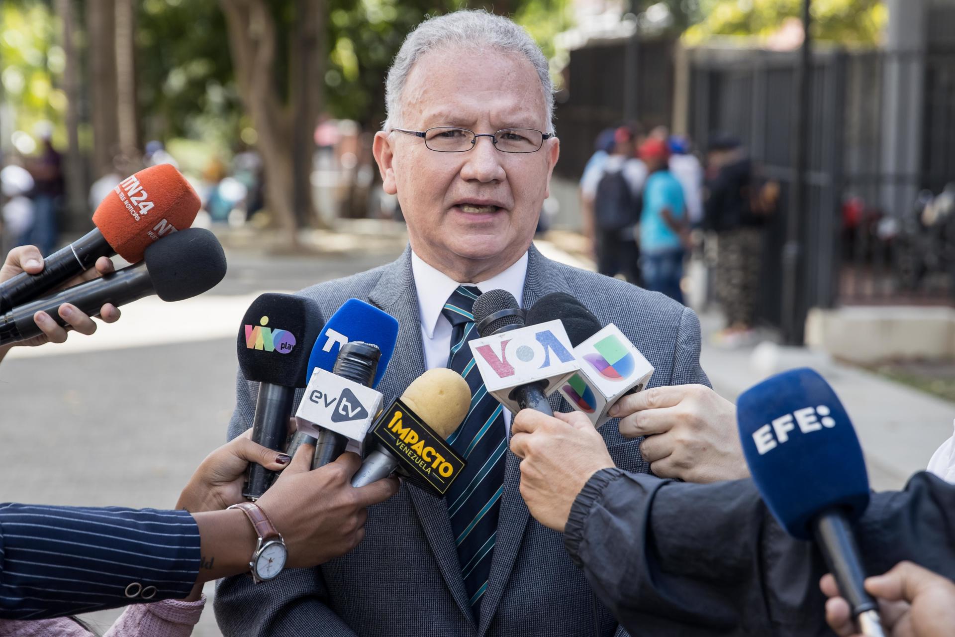 Perkins Rocha denuncia negación de salvoconductos a opositores en embajada argentina