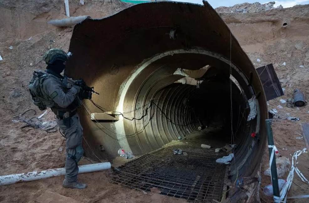 Ejército israelí inunda los túneles de Hamás en Gaza para destruirlos