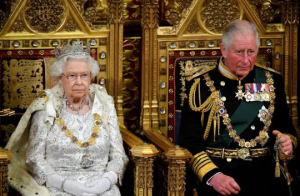 De enterarse de la muerte de la reina Isabel II mientras recogía hongos al racismo: así es el reinado de Carlos III