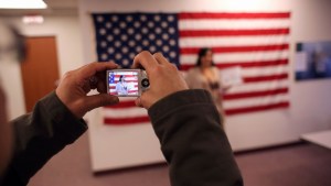 Ciertos inmigrantes pueden viajar a Estados Unidos en espera de una green card