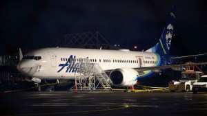 La insólita indemnización que ofreció Alaska Airlines a pasajeros del vuelo en el que explotó ventana