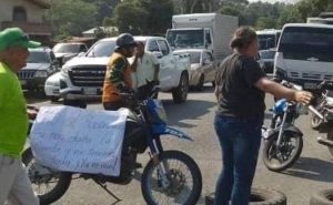 Vecinos del Km 15 no se calan más apagones en Mérida y trancaron La Panamericana sentido El Vigía-La Tendida