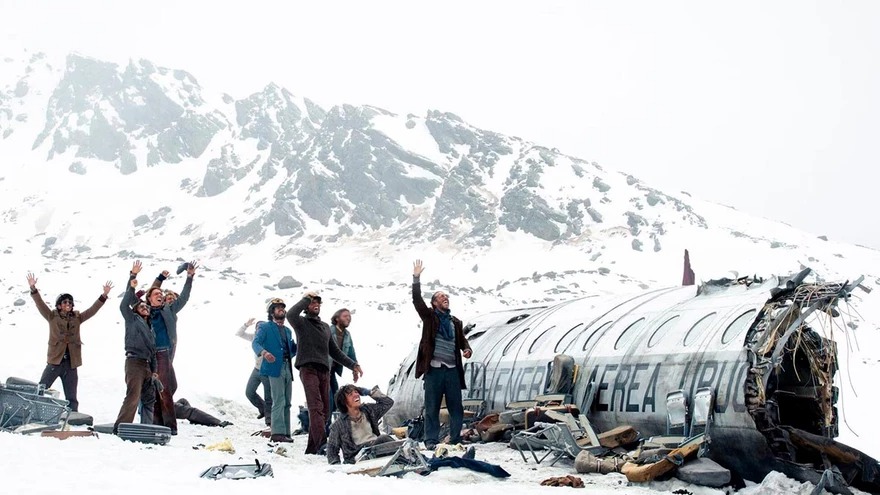 ¿Por qué los sobrevivientes de la tragedia de los Andes orinaban negro como muestra “La sociedad de la nieve”?