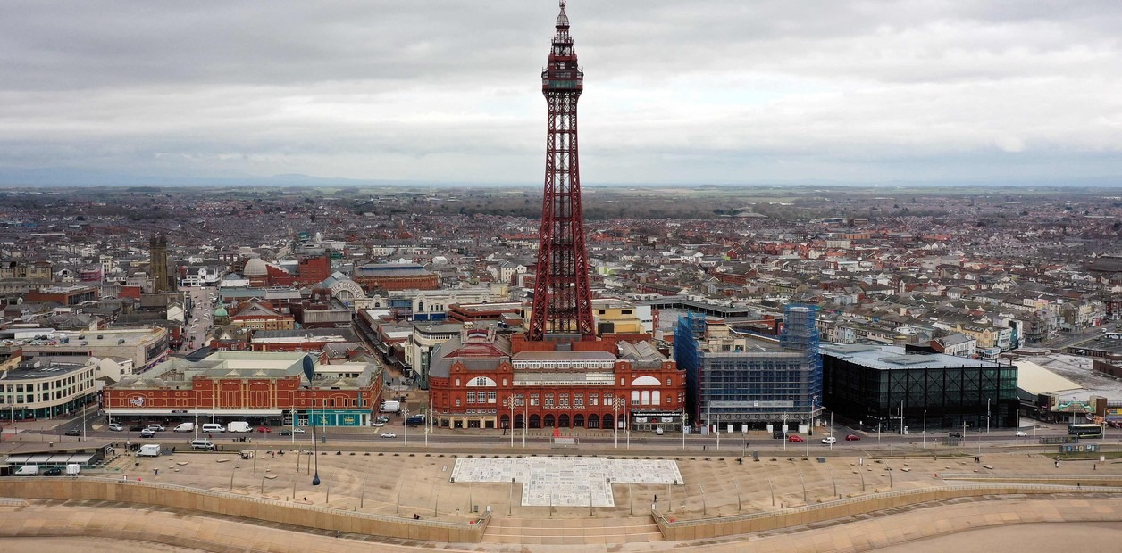 La Torre de Eiffel que se quiso levantar en Londres y terminó en una playa