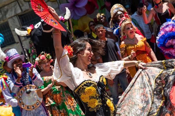 Una ceremonia inédita da inicio a un carnaval para 49 millones de personas en Brasil